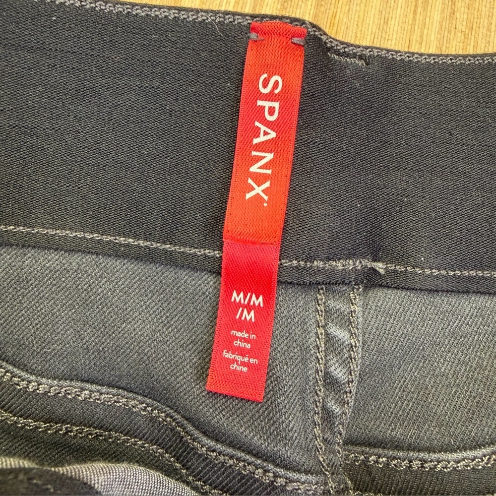 Spanx Stretch Twill Shorts 4" Women’s Medium Black Gray - Picture 2 of 7